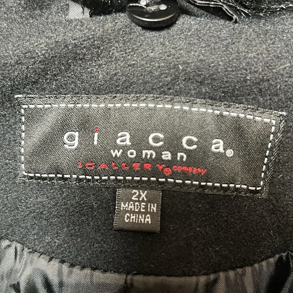 Classy Black Giacca Coat with Faux Fur Collar - Picture 4 of 7